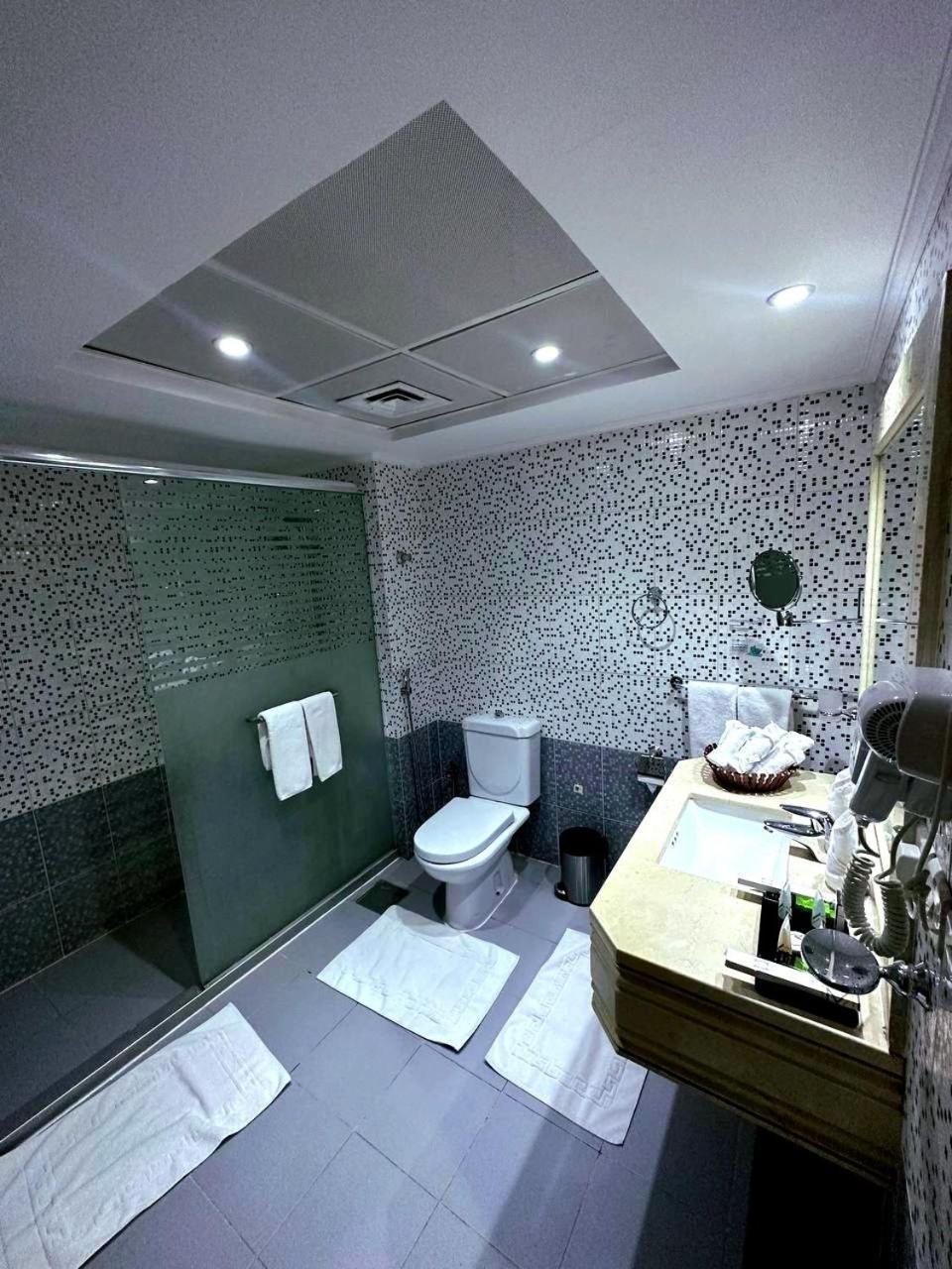 One Inn Hotel Médine Extérieur photo